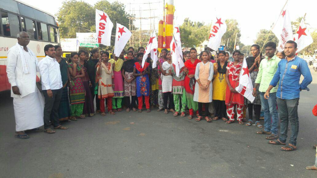 ಸಂವಿಧಾನ ವಿರೋಧಿ ಹೇಳಿಕೆ ನೀಡಿರುವ ಕೇಂದ್ರ ಸಚಿವ ಅನಂತ್ ಕುಮಾರ್ ಹೆಗಡೆ ವಿರುದ್ಧ ಎಸ್.ಎಫ್.ಐ ಪ್ರತಿಭಟನೆ